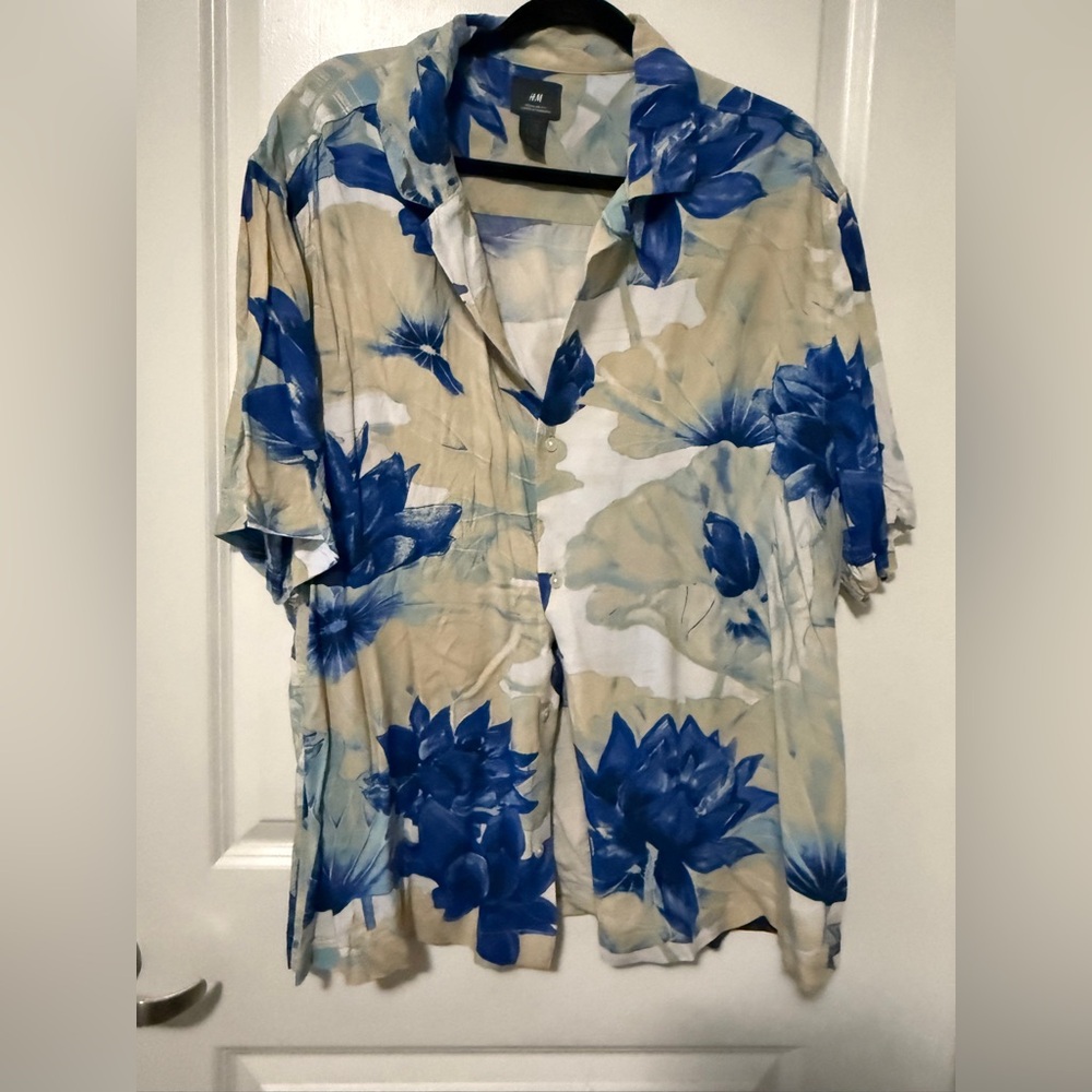 Men’s H&M royal blue floral button shirt size XXL
